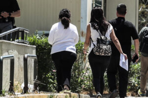 Ποινική δίωξη στη δημοσιογράφο με τα πολυτελή ταξίδια – «φάντασμα» &#8211; Πώς εξαπατούσε τα θύματά της