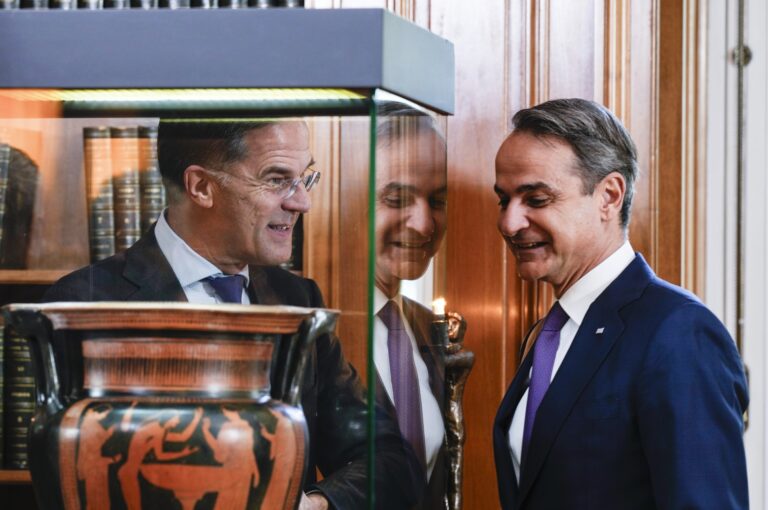 Ο Κύρτσος παρουσιάζει τις τελευταίες «επιτυχίες» Μητσοτάκη: Πιο περιθωριακός δεν γίνεται