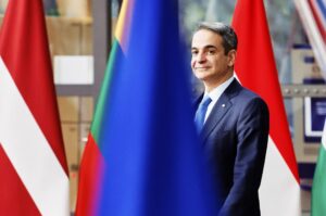 Κύρτσος: «Διεθνής καρπαζοεισπράκτορας ο Μητσοτάκης» &#8211; Άχρηστος και επικίνδυνος