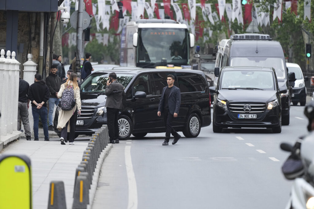 Κωνσταντινούπολη: Έκρυθμο κλίμα, χαμηλές προσδοκίες για το ουκρανικό – Η τριμερής ολοκληρώθηκε