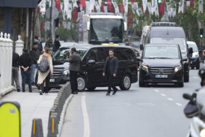 Κωνσταντινούπολη: Έκρυθμο κλίμα, χαμηλές προσδοκίες για το ουκρανικό &#8211; Σε εξέλιξη η τριμερής