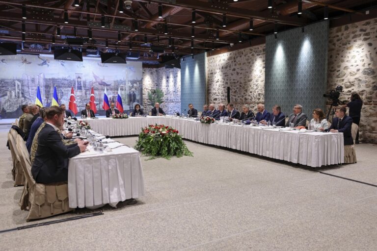 Κωνσταντινούπολη: «Μη ρεαλιστικές οι ρωσικές απαιτήσεις» – Το Κίεβο κατηγορεί τη Μόσχα για το «ναυάγιο» στις συνομιλίες