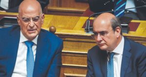 Πήραν μπροστά οι μηχανισμοί των δελφίνων &#8211; Πώς ο Μητσοτάκης επιχειρεί να ελέγξει τη «γαλάζια» ΚΟ