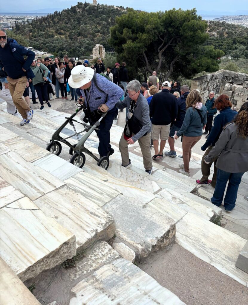 Εικόνες ντροπής πάλι στην Ακρόπολη