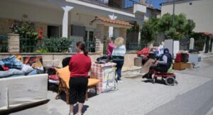 Χαλκιδική: Συνέλαβαν τη σύζυγο και τα παιδιά τού 83χρονου μετά την ανάλγητη έξωση