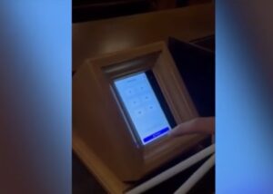 Εκκλησία με νέα&#8230; ήθη και έθιμα &#8211; Έβαλαν POS σε παγκάρι στο Κολωνάκι (Video)