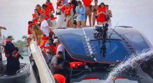 Μαϊάμι: Σκάφος 4,5 εκατ. της Lamborghini βυθίστηκε ενώ μετέφερε 30 influencers &#8211; Συνέχιζαν να χορεύουν (Photos-Video)