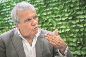 O Σωτήρης Δημητρίου στο Documento: «Χρησιμοποιούμε μια γλώσσα που προκαλεί βαθιά χασμουρητά»