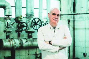 O Τσέζαρις Γκραουζίνις στο Documento: «Το θέατρο είναι επικίνδυνο για το σύστημα»