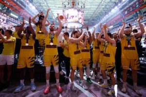 AEK &#8211; Tενερίφη 77-73: Φινάλε με χαμόγελα και …χάλκινο μετάλλιο