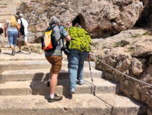 Ακρόπολη: Ερώτηση βουλευτών ΣΥΡΙΖΑ μετά την αποκάλυψη του Documento για την εξυπηρέτηση των τουριστών