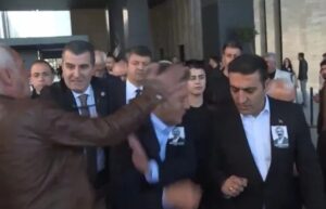 Τουρκία: Η ταυτότητα του δράστη της επίθεσης κατά του προέδρου του CHP, Οζγκιούρ Οζέλ