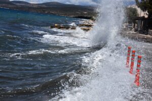 Καιρός: Επιστροφή στην άνοιξη με τοπικές βροχές και σποραδικές καταιγίδες &#8211; Τοπικοί άνεμοι έως 7 μποφόρ