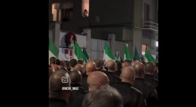 Ιταλία: Φασίστες προσπαθούν να κρατήσουν ενός λεπτού σιγή και από τη γειτονία ακούγεται το «Bella ciao» (Video)