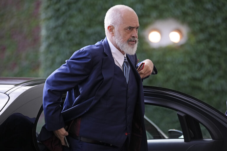 Ο Ράμα στα «χνάρια του Χότζα», ο φθαρμένος Μπερίσα και το σταυροδρόμι