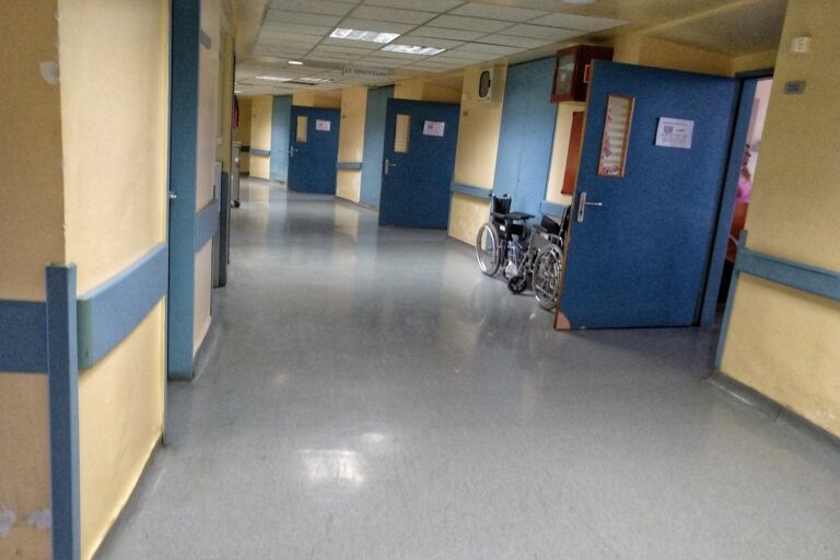 Πάτρα: Σε κρίσιμη κατάσταση 16χρονος ποδηλάτης που παρασύρθηκε από ΙΧ