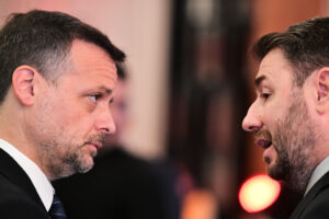 Άρχισαν οι «καμπάνες» στο ΠΑΣΟΚ: Διαφωνίες για τους στόχους και τα «στρατόπεδα»