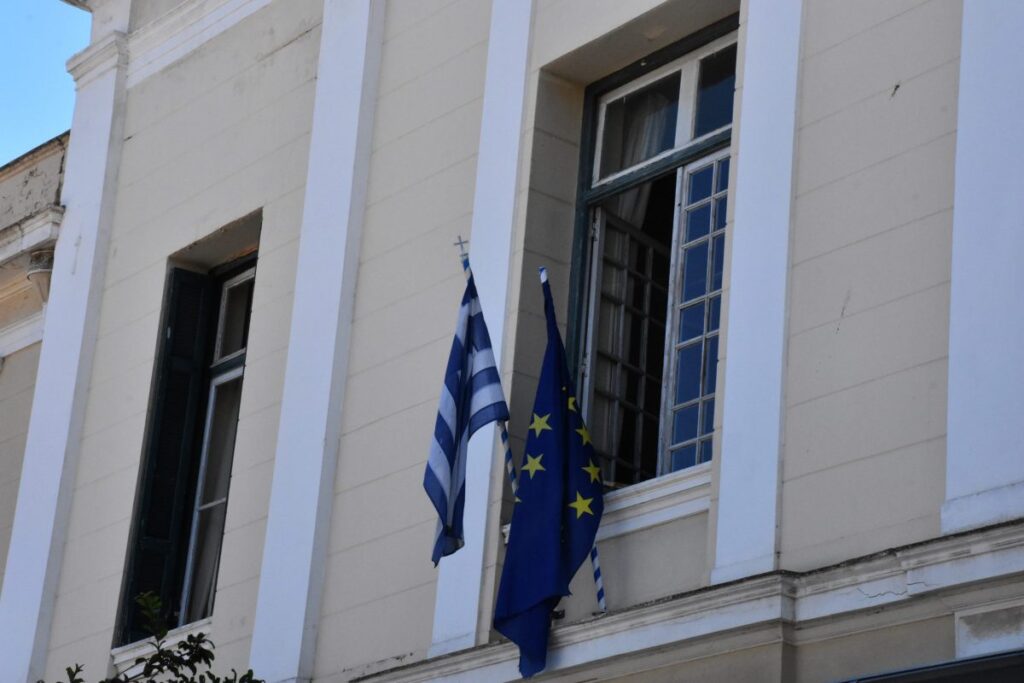 Καρδίτσα: Στον εισαγγελέα άνδρας που έσερνε σκύλο από αυτοκίνητο