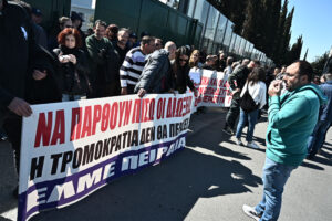 Συγκέντρωση εκπαιδευτικών στον Πειραιά για τη διωκόμενη Χρύσα Χοτζόγλου &#8211; «Αυτή η υπόθεση μας αφορά όλους»