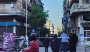 Θεσσαλονίκη: Νεκρή γυναίκα μετά από έκρηξη σε χώρο στάθμευσης