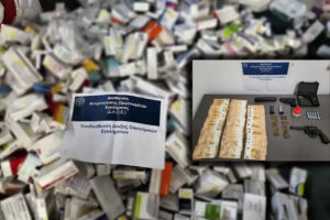 ΕΟΠΥΥ: Εξαρθρώθηκε σπείρα που προκάλεσε ζημιά 1,2 εκατ. ευρώ με 34.000 πλαστές συνταγές