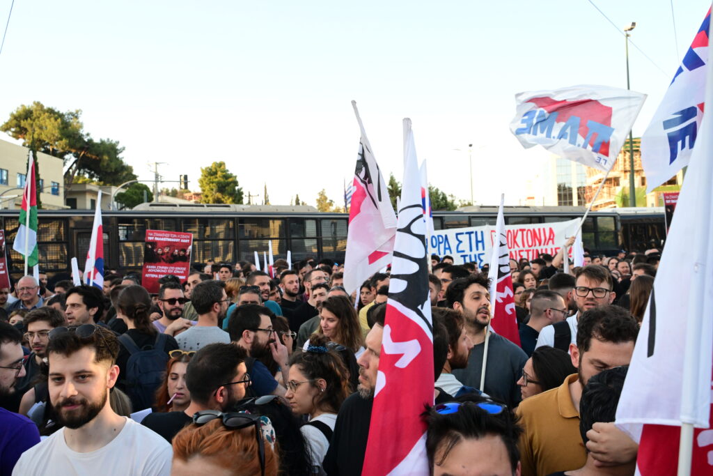 Mεγάλη συγκέντρωση αλληλεγγύης στην Παλαιστίνη έξω από την ισραηλινή πρεσβεία (Video-Photo)