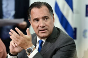 «Ασπιρίνες» Άδωνη για τις ελλείψεις φαρμάκων: Οι εταιρείες αποσύρουν καινοτόμα σκευάσματα εξαιτίας του clawback