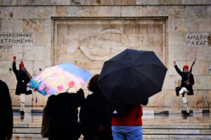 Καιρός: Αλλάζει πάλι το σκηνικό &#8211; Διήμερο με αστάθεια, μπόρες και καταιγίδες (Video)