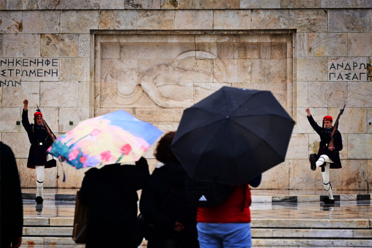 Καιρός: Αλλάζει πάλι το σκηνικό – Διήμερο με αστάθεια, μπόρες και καταιγίδες (Video)