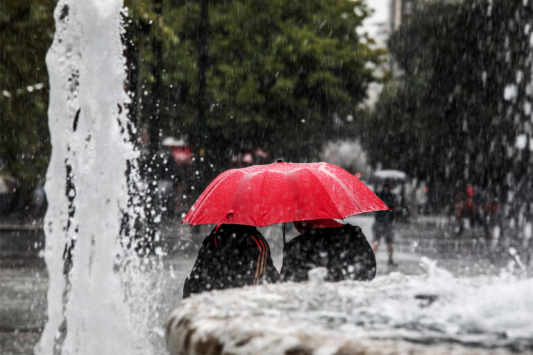 Καιρός: Ισχυρές βροχές, καταιγίδες και αφρικανική σκόνη – Επικαιροποιήθηκε το έκτακτο δελτίο