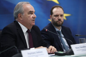 Λιμνάζουν στα κρατικά ταμεία €13 δισ. για το «Ελλάδα 2.0» &#8211; Στην Ευρωβουλή οι αλχημείες