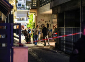 Λάρισα: Προσπάθησε να κρύψει τη σορό της μητέρας του με τον ξάδερφό του &#8211; «Ακούγονταν φωνές για βοήθεια»