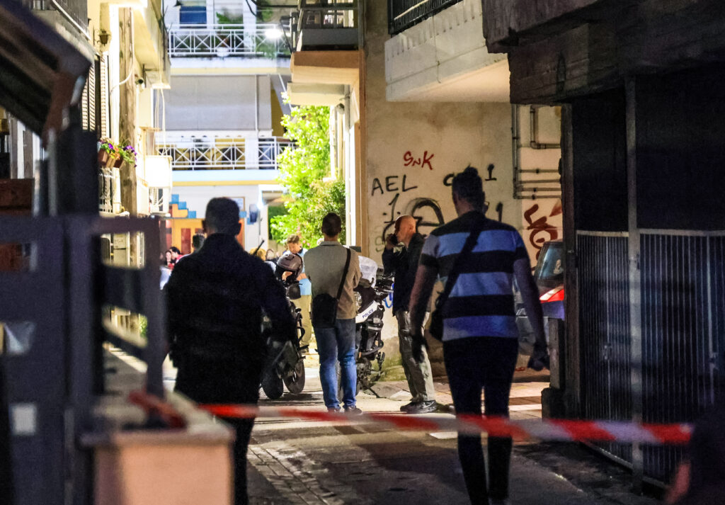 Λάρισα: «Ήταν πολύ ήρεμος» – Νέα μαρτυρία για τις κινήσεις του 21χρονου μετά τη δολοφονία της μητέρας του (Video)