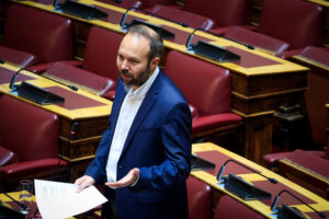 Μεϊκόπουλος σε Κυρανάκη: «Απολύονται στελέχη όπως ο Γενιδούνιας για να προσλάβετε Νεοδημοκράτες»