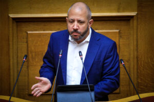 Μεϊκόπουλος σε Κυρανάκη: «Απολύονται στελέχη όπως ο Γενιδούνιας για να προσλάβετε Νεοδημοκράτες»