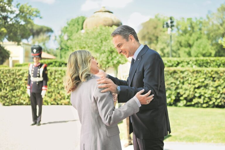 Ο Μητσοτάκης έριξε τα τρένα στα βράχια