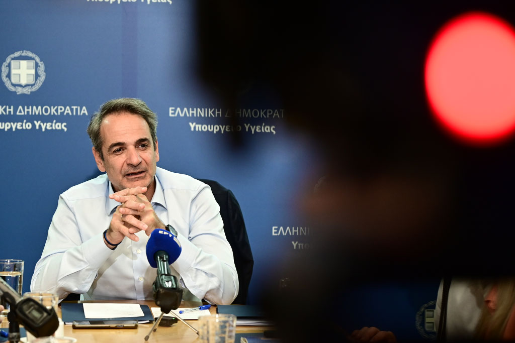 Η καραμέλα της κυβέρνησης Μητσοτάκη με τις «χρόνιες παθογένειες»
