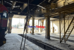 «Σαπίζει» το μηχανοστάσιο Θεσσαλονίκης: Ρωγμές σε κτίρια, παλιός εξοπλισμός και προβλήματα σε αλλαγές τροχιάς