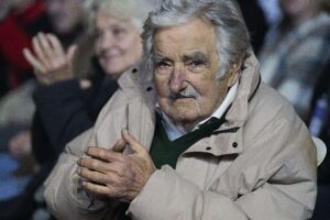 Χοσέ Μουχίκα: Πέθανε ο εμβληματικός πρώην πρόεδρος της Ουρουγουάης &#8211; Οι σταθμοί της ζωής του (Video)