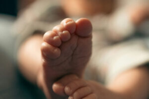Σοκ στη Θεσσαλονίκη: Εντοπίστηκε νεκρό βρέφος σε κάδο απορριμμάτων