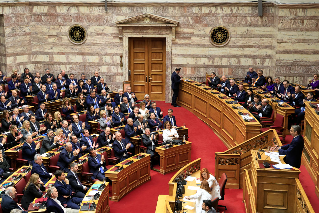 Κυβέρνηση: Αναστάτωση στη γαλάζια ΚΟ για τη «μάχη του σταυρού» και ανασχηματισμό γενικών γραμματέων