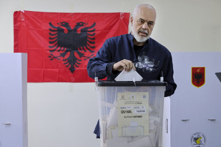 Εκλογές στην Αλβανία: Ισχυρό προβάδισμα για Ράμα – Τα πρώτα αποτελέσματα