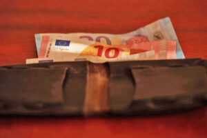 Συντάξεις Ιουνίου 2025: Βγήκαν οι ημερομηνίες πληρωμών &#8211; Ποιοι θα πάνε πρώτοι στα ATM