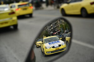 Οδηγοί ταξί: Τρίωρη στάση εργασίας την Πέμπτη στο Ελ. Βενιζέλος