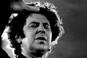 «Κράτησα τη ζωή μου»: 100 χρόνια Μίκης &#8211; Αφιέρωμα στον μεγάλο μουσικοσυνθέτη στο Χαλάνδρι