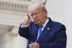 Washington Post: «Αναποδιές για το εμπορικό παιχνίδι του Τραμπ»