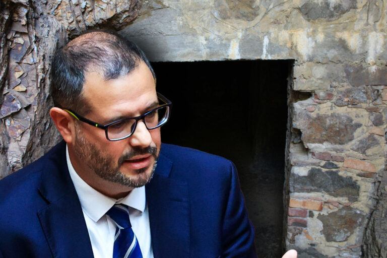 Χίος: «Σπίθα» για αντιμόνιο λέει ο Τσάφος – «Οχι στις εξορύξεις» απαντά η κοινωνία