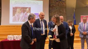 «Είμαι σίγουρη ότι μας βλέπει» &#8211; Απονεμήθηκε το πτυχίο της Θωμαής Πλακιά που σκοτώθηκε στα Τέμπη