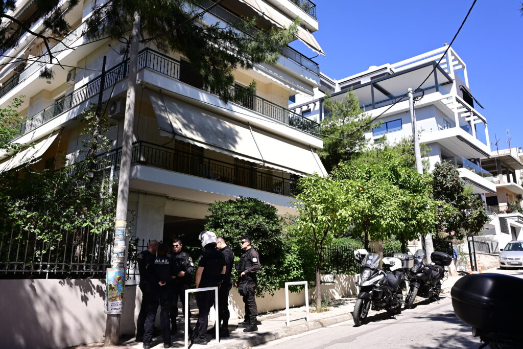 Χαϊδάρι: Σκότωσε τη μητέρα του και ειδοποίησε ο ίδιος την αστυνομία – Νέες πληροφορίες για το έγκλημα