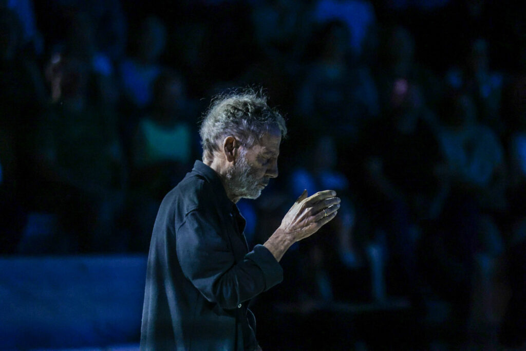 Λέσβος: Συναυλία του Σταύρου Ξαρχάκου στις 10 Ιουλίου στο αύλειο χώρο του Μουσείου – Ελαιοτριβείου Βρανά